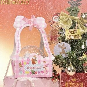 Kevin & Coco Christmas Basket Joyful Atmosphere